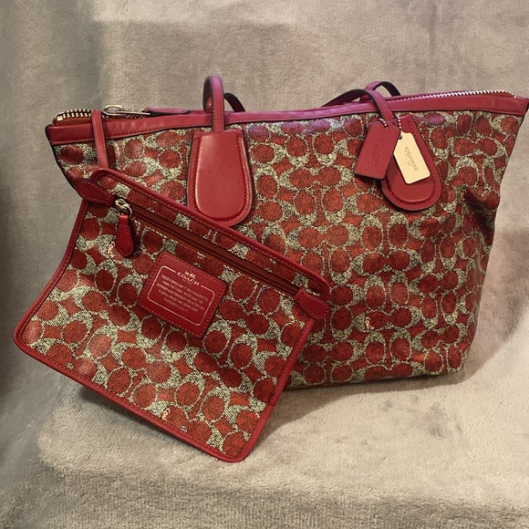 Coach Handbags - 🌟HOST PICK🌟♥️COACH♥️RARE Taxi Signature Red Coated Canvas Tote w/Lg Pouch/EUC